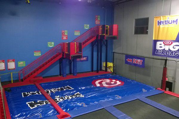 Helium Trampolin Park mit einem Setup, das nur mit BigAirBag möglich ist