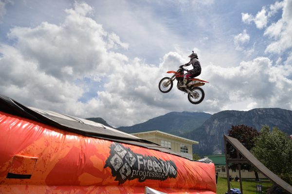 FMX airbag jump