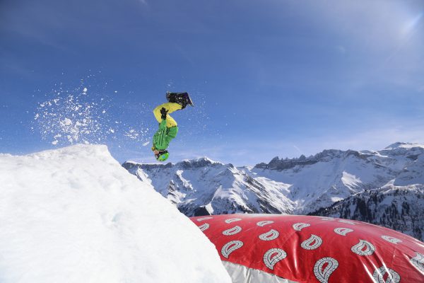 big-airbag-jump-ski-training-snowboard-freestyle-practice