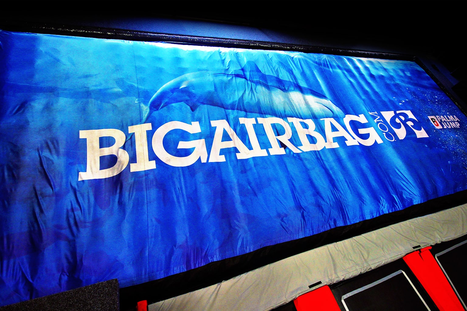 airbag-shark-trampolinepark-bigairbag