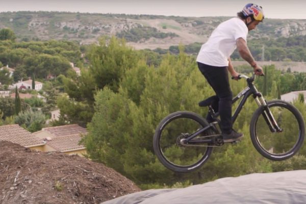 freestyle-mtb-bike-airbag-stunt-bag-jump-yannick-granieri-training