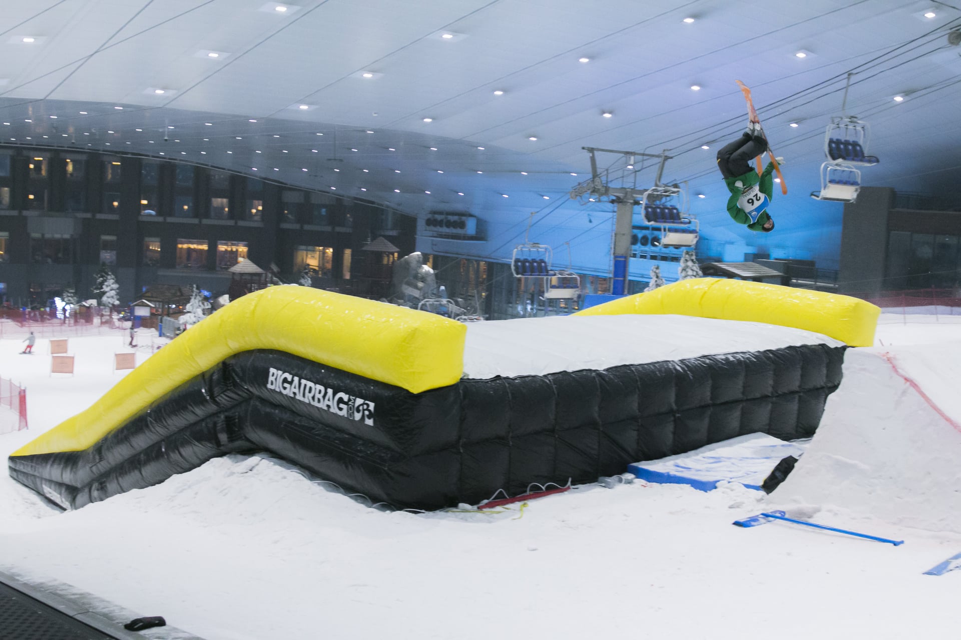 Indoor Ski airbag landing
