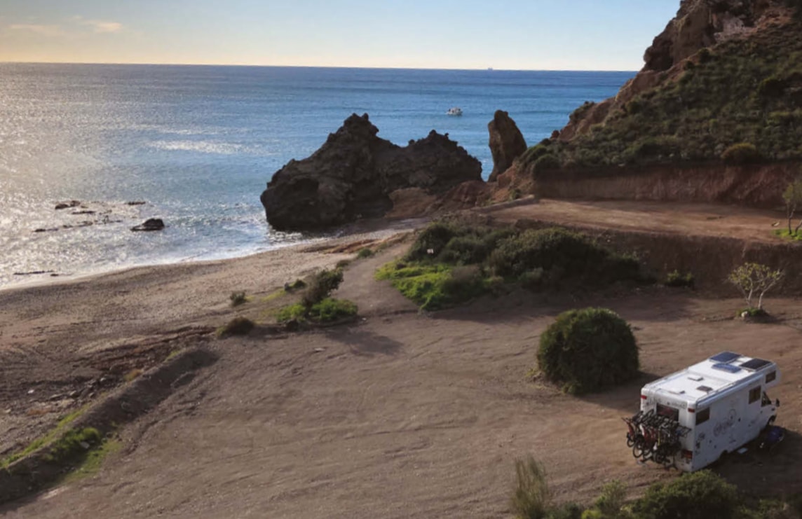 bigairbag-landing-les9roues-family-road-trip-photo